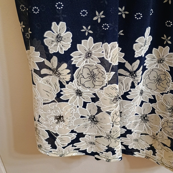 Siren Lily Navy and White Floral Maxi Dress - Picture 3 of 7